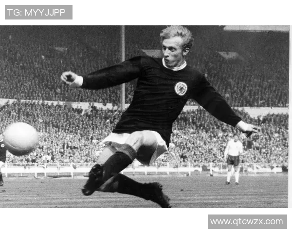 纵观足坛群星闪耀时刻细数球员辉煌瞬间与传奇历程 纵观足坛群星闪耀时刻细数球员辉煌瞬间与传奇历程