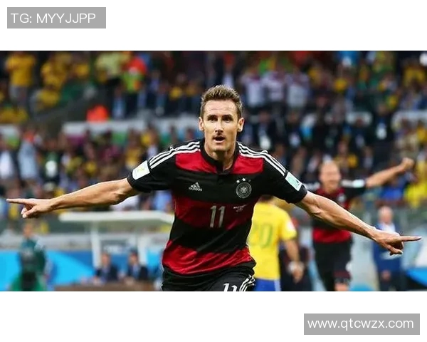 克洛泽足球传奇贴纸:重温足球之神的荣耀时刻 克洛泽足球传奇贴纸:重温足球之神的荣耀时刻