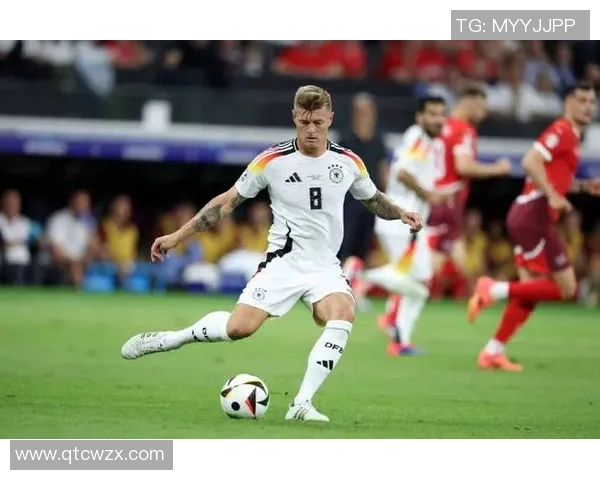 德国足球甲级联赛顶级球星聚焦：领袖人物与未来之星的崛起与挑战